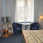 Hotel Pension Savoy Am Kurdamm Und Zoo 2*
