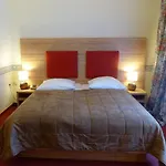 克尔弗斯特恩达姆萨沃伊酒店 酒店