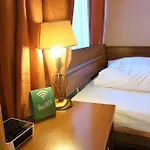 克尔弗斯特恩达姆萨沃伊酒店 酒店