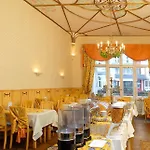 克尔弗斯特恩达姆萨沃伊酒店