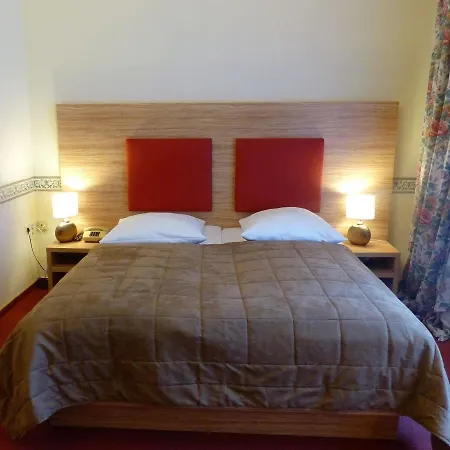 Hotel Pension Savoy near Kurfürstendamm Hotell