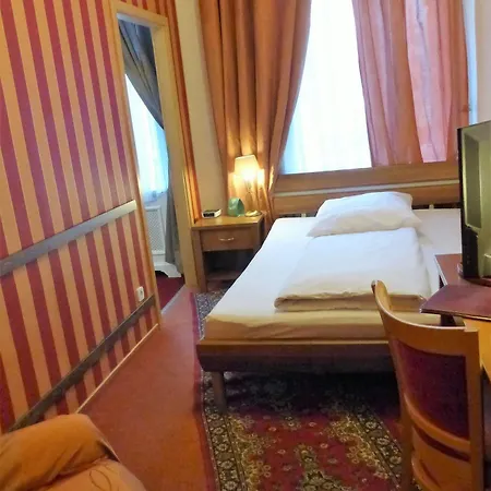 Hotel Savoy Near Kurfuerstendamm 3*