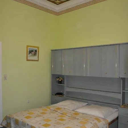 Hotel Savoy Near Kurfuerstendamm 3*