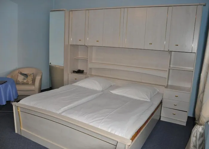 Hotel Pension Savoy Am Kurdamm Und Zoo 3*