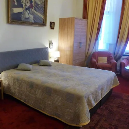 Hotel Pension Savoy near Kurfürstendamm