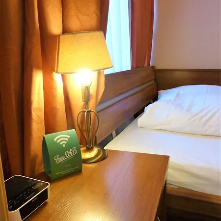 Hotel Pension Savoy near Kurfürstendamm Hotel