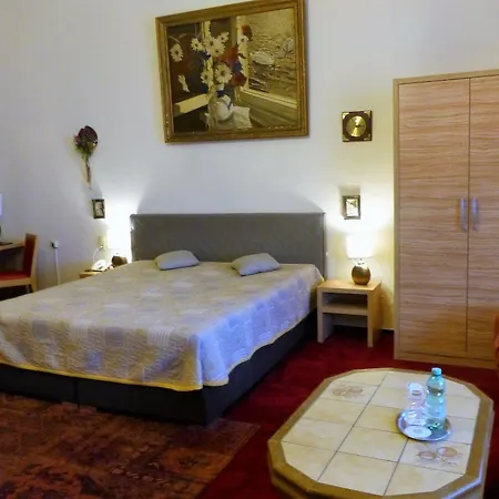 Hotel Hotel Pension Savoy near Kurfürstendamm 2*