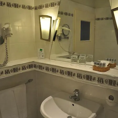 Hotel Pension Savoy near Kurfürstendamm